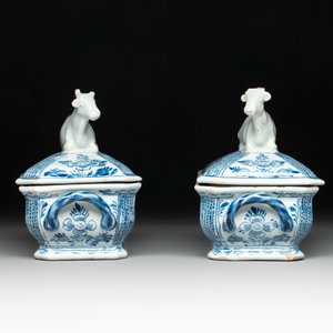 A pair of blue and white Dutch Delft cow-topped butter tubs and covers, 18th C. — 照片 3