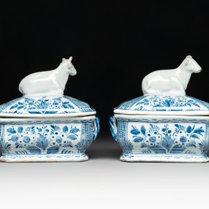 A pair of blue and white Dutch Delft cow-topped butter tubs and covers, 18th C. — 照片 4