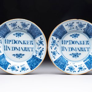 A pair of blue and white Dutch Delft inscribed plates, 18th C. — photo 1