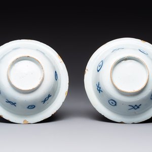 A pair of blue and white Dutch Delft 'kraak-style' bowls, 18th C. — photo 3