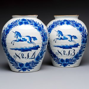 A pair of blue and white Dutch Delft 'Leaping Unicorn' tobacco jars, 18th C. — photo 1