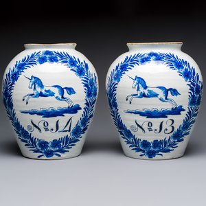 A pair of blue and white Dutch Delft 'Leaping Unicorn' tobacco jars, 18th C. — photo 2