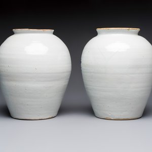 A pair of blue and white Dutch Delft 'Leaping Unicorn' tobacco jars, 18th C. — photo 4