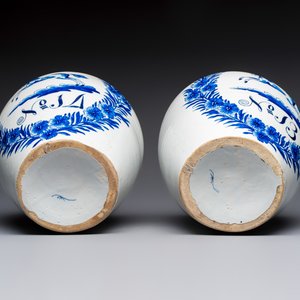 A pair of blue and white Dutch Delft 'Leaping Unicorn' tobacco jars, 18th C. — photo 6