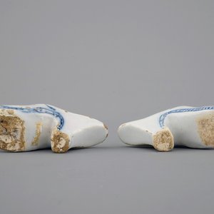 A pair of blue and white Dutch Delft slippers, 18th C. — 照片 7