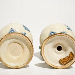 A pair of blue and white French faience ewers, Moustiers, 18th C. — photo 7