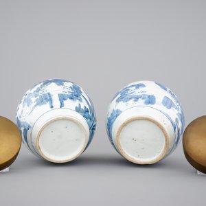 A pair of blue and white Japanese porcelain vases with brass covers in Chinese transitional style, Edo, 17th C. — 照片 7