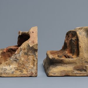 A pair of blue and white mythological subject corner tiles for a stove, Hamburg, Germany, 18th C. — 照片 6