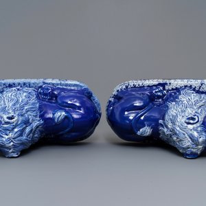 A pair of blue-ground models of recumbent lions, Saint-Omer, France, late 18th C. — photo 6