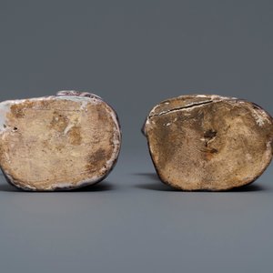 A pair of blue, white and manganese Brussels faience models of dogs, 18th C. — 照片 7