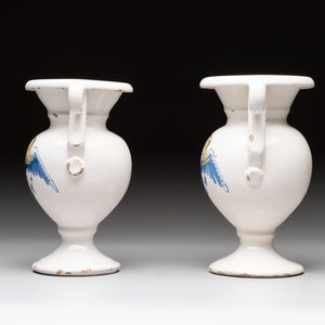 A pair of blue, white and yellow Dutch Delft altar vases, late 17th C. — photo 3