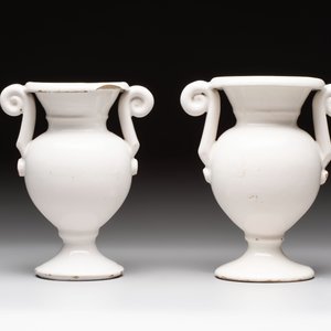 A pair of blue, white and yellow Dutch Delft altar vases, late 17th C. — photo 4