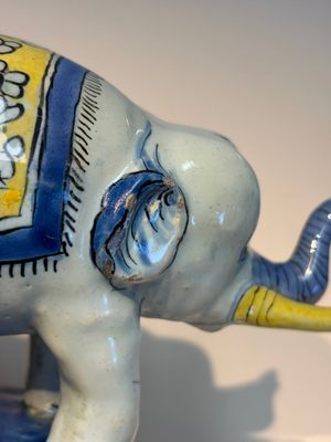 A pair of blue, white and yellow Frankfurt faience models of elephants, ca. 1700 — photo 12