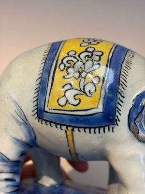 A pair of blue, white and yellow Frankfurt faience models of elephants, ca. 1700 — photo 13