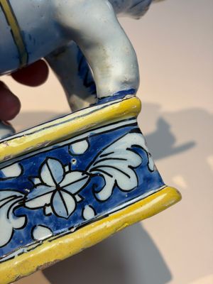 A pair of blue, white and yellow Frankfurt faience models of elephants, ca. 1700 — photo 15