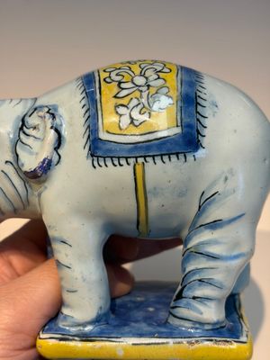 A pair of blue, white and yellow Frankfurt faience models of elephants, ca. 1700 — photo 18