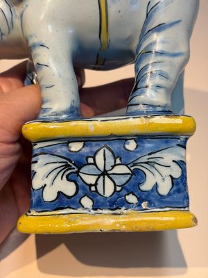 A pair of blue, white and yellow Frankfurt faience models of elephants, ca. 1700 — photo 19