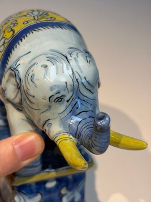 A pair of blue, white and yellow Frankfurt faience models of elephants, ca. 1700 — photo 21