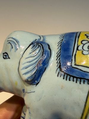 A pair of blue, white and yellow Frankfurt faience models of elephants, ca. 1700 — photo 6