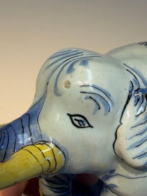A pair of blue, white and yellow Frankfurt faience models of elephants, ca. 1700 — photo 8