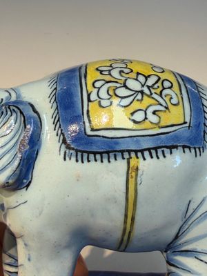 A pair of blue, white and yellow Frankfurt faience models of elephants, ca. 1700 — photo 9