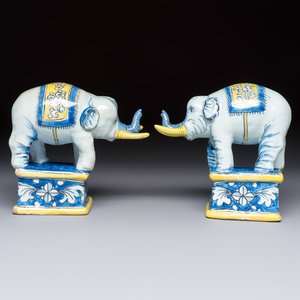 A pair of blue, white and yellow Frankfurt faience models of elephants, ca. 1700 — photo 5