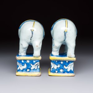 A pair of blue, white and yellow Frankfurt faience models of elephants, ca. 1700 — photo 8