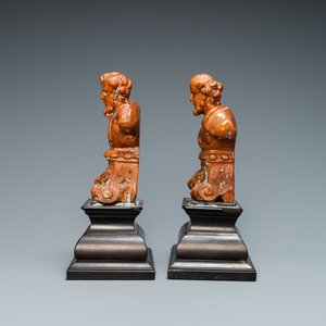 A pair of boxwood busts of a saint on an ebony veneer base, 17th C. — 照片 3