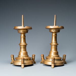 A pair of brass alloy candlesticks on lion feet, The Netherlands, 1st half 15th C. — photo 3
