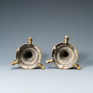 A pair of brass alloy candlesticks on lion feet, The Netherlands, 1st half 15th C. — photo 6