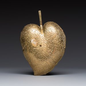 A pair of brass deer sculptures, a leaf-shaped trinket dish and a graduated set of four 'Swan' vide-poches, 20th C. — foto 15