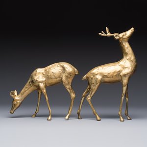 A pair of brass deer sculptures, a leaf-shaped trinket dish and a graduated set of four 'Swan' vide-poches, 20th C. — foto 4