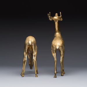 A pair of brass deer sculptures, a leaf-shaped trinket dish and a graduated set of four 'Swan' vide-poches, 20th C. — foto 5