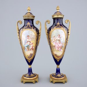 A pair of bronze-mounted signed and marked Sèvres porcelain vases, 19th C. — 照片 1