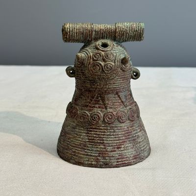 A pair of bronze bells for water buffalos, Cambodia, Batambang provence, Dong Son, 1st C. BC — foto 4