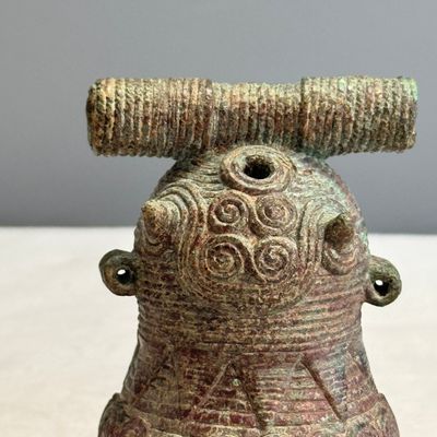 A pair of bronze bells for water buffalos, Cambodia, Batambang provence, Dong Son, 1st C. BC — foto 7