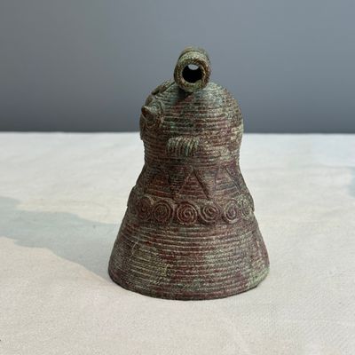 A pair of bronze bells for water buffalos, Cambodia, Batambang provence, Dong Son, 1st C. BC — foto 8