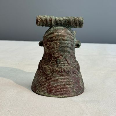 A pair of bronze bells for water buffalos, Cambodia, Batambang provence, Dong Son, 1st C. BC — foto 9