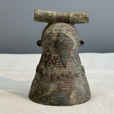 A pair of bronze bells for water buffalos, Cambodia, Batambang provence, Dong Son, 1st C. BC — foto 10