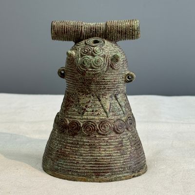 A pair of bronze bells for water buffalos, Cambodia, Batambang provence, Dong Son, 1st C. BC — foto 15