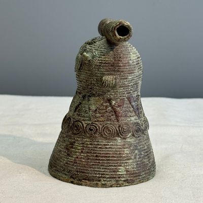 A pair of bronze bells for water buffalos, Cambodia, Batambang provence, Dong Son, 1st C. BC — foto 16