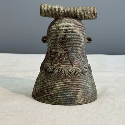 A pair of bronze bells for water buffalos, Cambodia, Batambang provence, Dong Son, 1st C. BC — foto 17