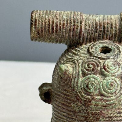 A pair of bronze bells for water buffalos, Cambodia, Batambang provence, Dong Son, 1st C. BC — foto 18