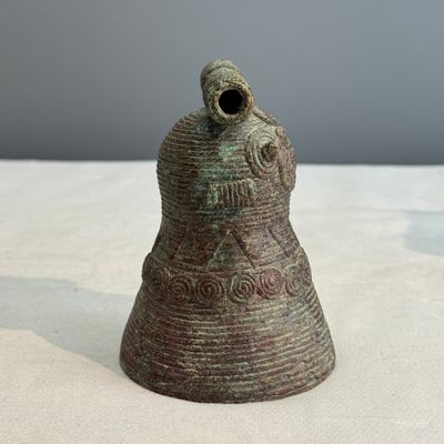 A pair of bronze bells for water buffalos, Cambodia, Batambang provence, Dong Son, 1st C. BC — foto 3