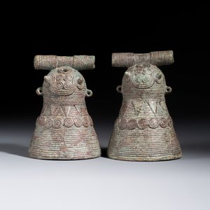 A pair of bronze bells for water buffalos, Cambodia, Batambang provence, Dong Son, 1st C. BC — foto 2