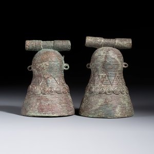 A pair of bronze bells for water buffalos, Cambodia, Batambang provence, Dong Son, 1st C. BC — foto 4