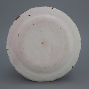 A pair of Brussels faience lobed "floral hedge" plates, 18th C. — photo 1