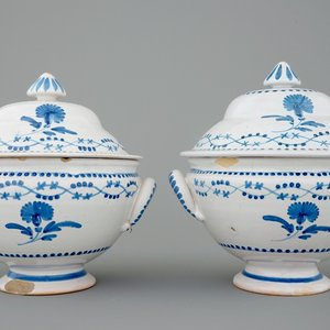A pair of Brussels faience tureens with covers, ca. 1800 — 照片 1