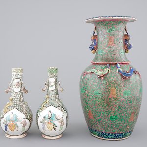 A pair of Canton famille verte vases and a pink ground Canton vase, 19th C. — photo 1
