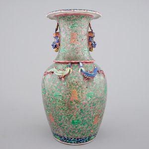 A pair of Canton famille verte vases and a pink ground Canton vase, 19th C. — photo 11